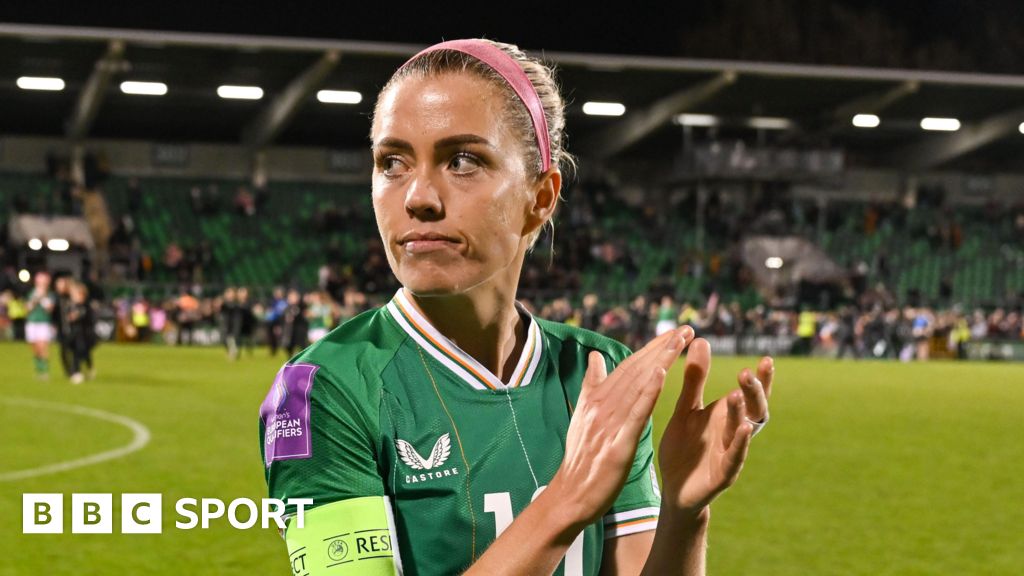 Denise O'Sullivan applauds the home fans at Tallaght Stadium after the 3-0 victory