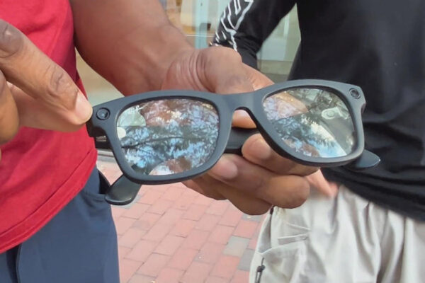 Harvard students create app that reveals personal info using smart glasses