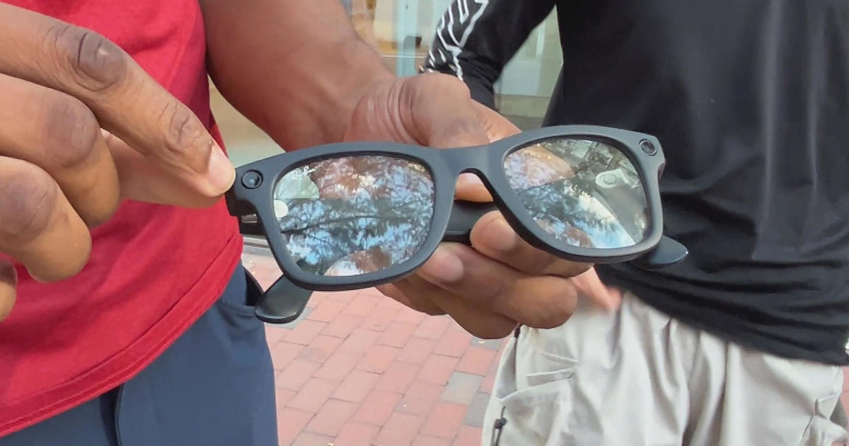 Harvard students create app that reveals personal info using smart glasses