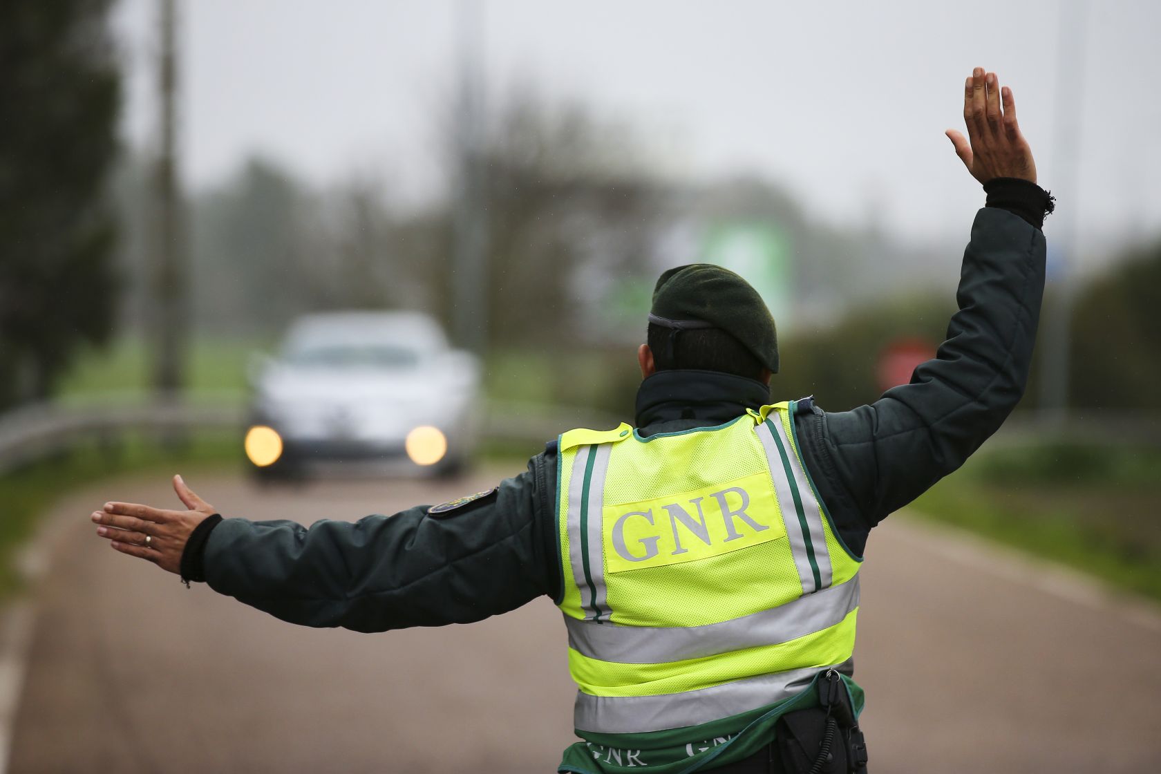 700 drivers caught using mobile phones