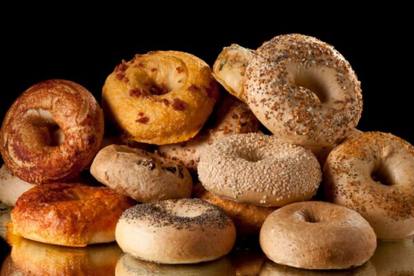 These bagel varieties and spreads are healthier options, dietitians say