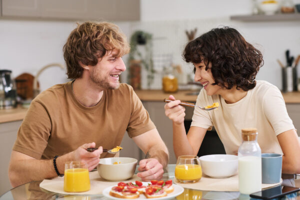 man and woman breakfast