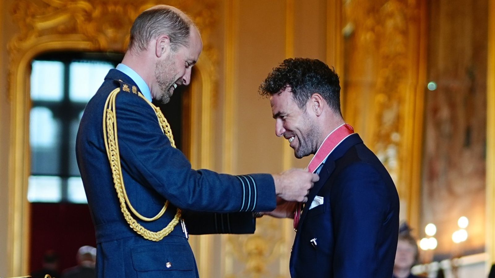 Sir Mark Cavendish excited to race as Knight Commander after receiving knighthood from Prince of Wales | Cycling News