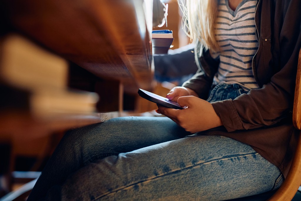 Ban cell phones for students in all Colorado school districts