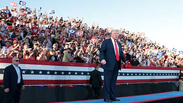Man arrested with illegal weapons near Trump campaign rally in California