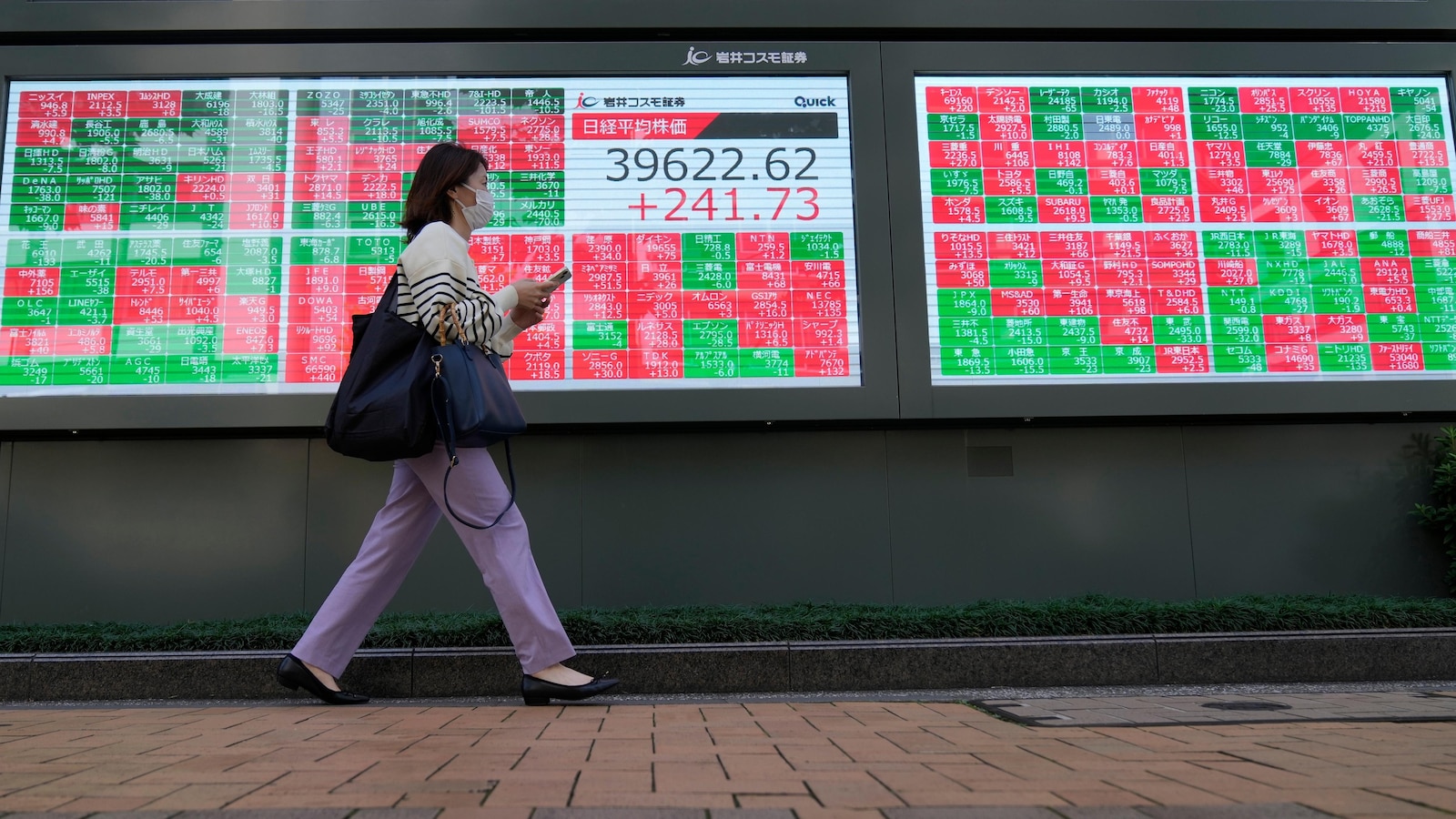 Asian stocks mixed as markets wait for China policy briefing