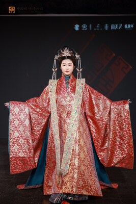 The First Silk Fashion Festival Held at the China National Silk Museum