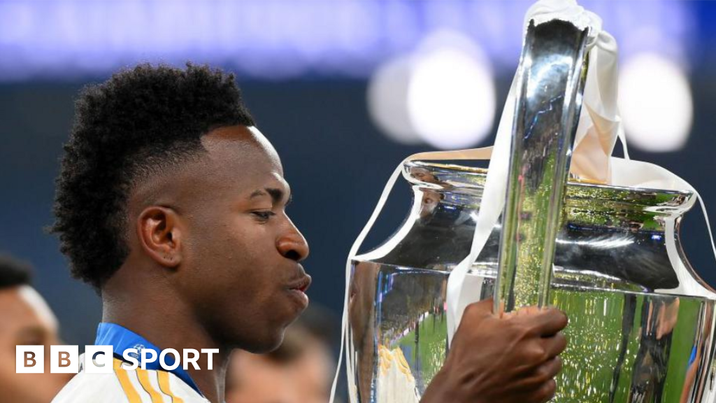 Vinicius Junior points in celebration