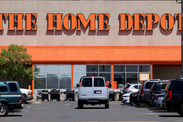 Wall Street is bullish on Home Depot while concerned about Best Buy