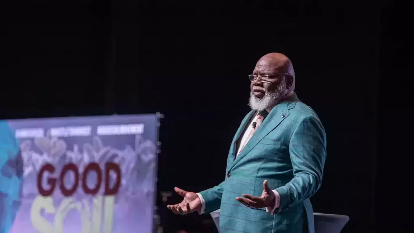 Bishop TD Jakes suffers medical emergency during live sermon: Know his Diddy connection?