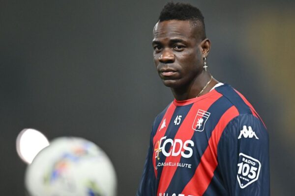 Mario Balotelli returns to Serie A, booked within first 5 minutes Mario Balotelli returns to Serie A, booked within first 5 minutes