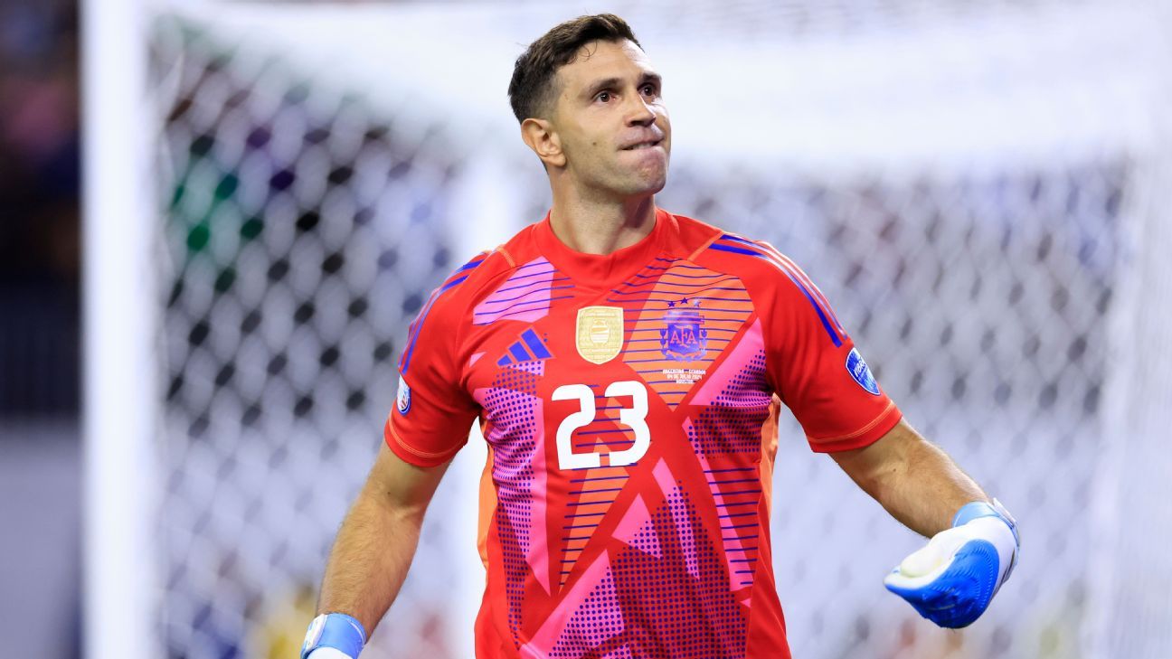 Argentina recall Emiliano Martínez, Alejandro Garnacho for WCQ squad