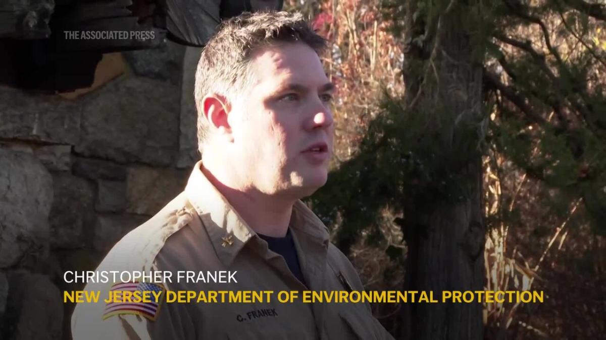 Firefighters make progress in battling wildfire; 1 death in New York-New Jersey fire