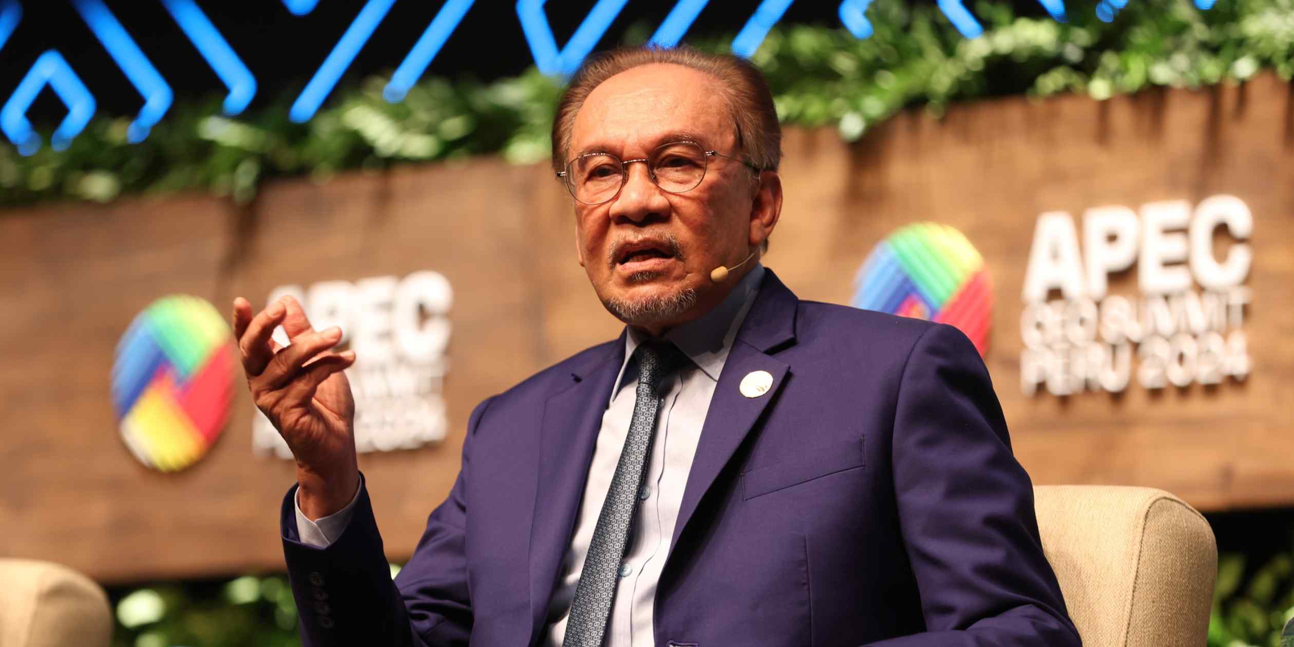 Malaysia must remain neutral in U.S.-China AI rivalry, PM Anwar says