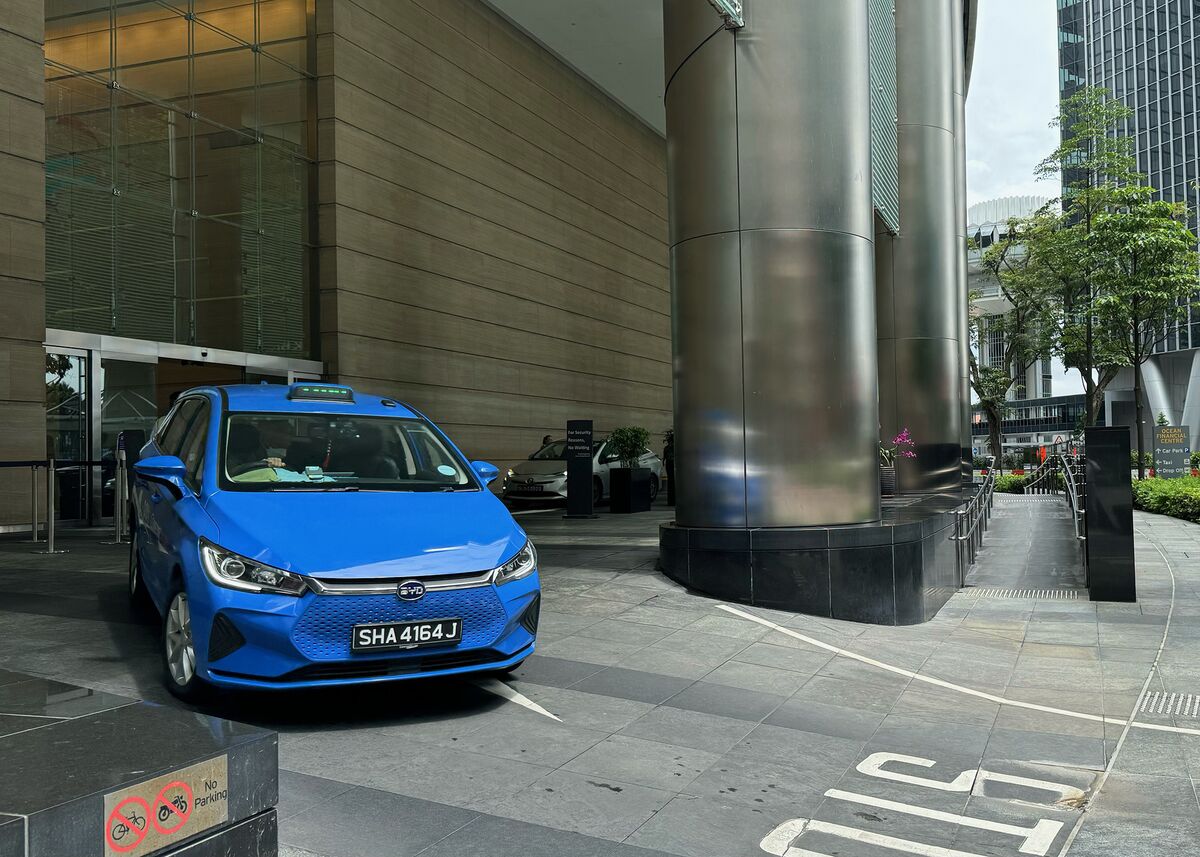 China EV Brands Like BYD Beat Tesla, Challenge Toyota in Singapore