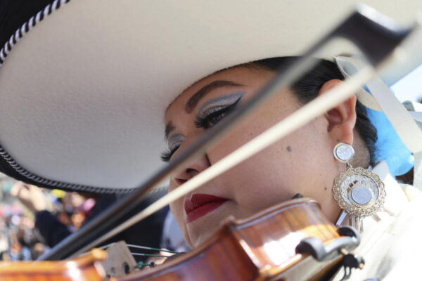 More than 1,000 mariachis belt out classics like 'Cielito Lindo' in a Mexico City plaza