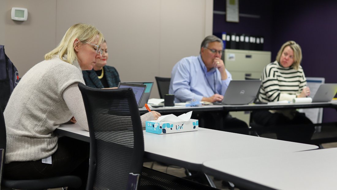 Lawrence school board committee to recommend prohibiting cell phone use during school – The Lawrence Times