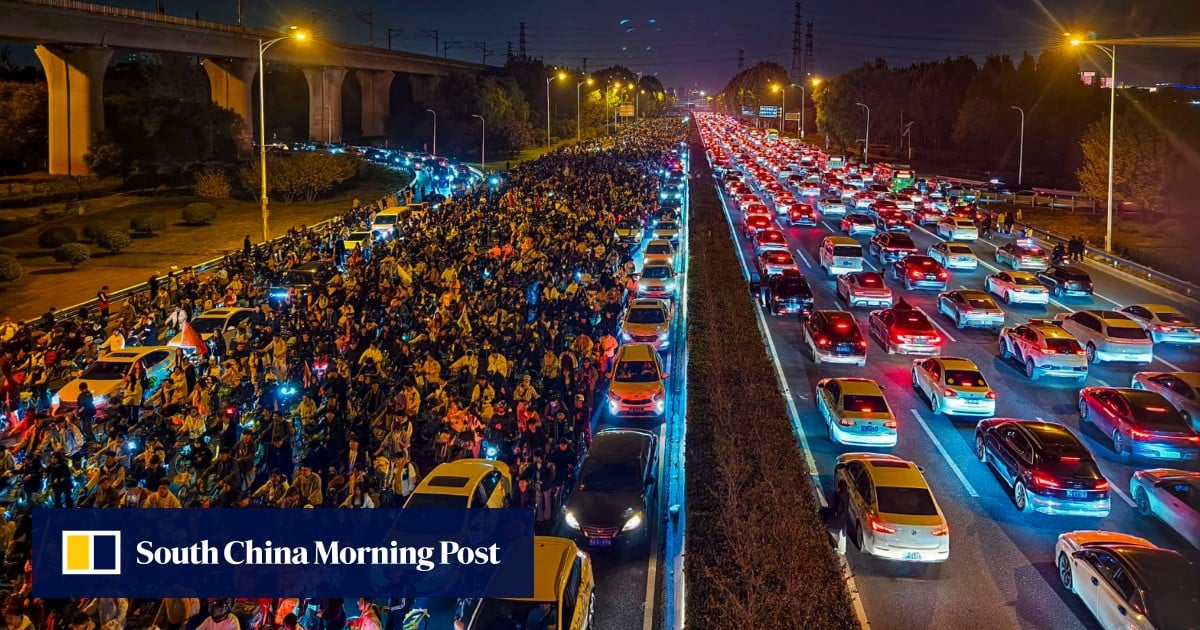 Chinese city forced to back pedal over night-time cycling after streets become gridlocked