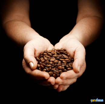 Arabica Coffee Prices Hit 40-Year High Amid Global Supply Crunch and Rising Costs
