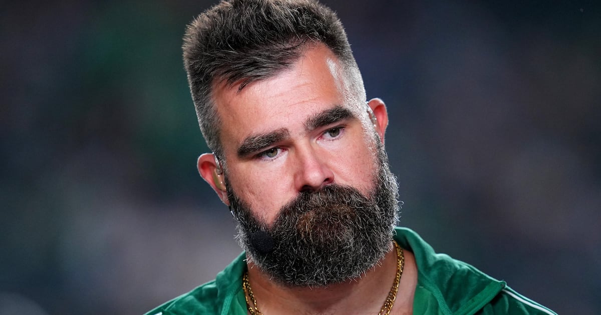 Jason Kelce Smashes Man’s Phone After Heckler Used a Slur to Taunt Travis for Dating Taylor Swift