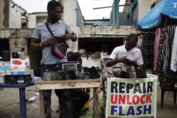 Want status in Nigeria? An informal iPhone market offers dreams and despair | Technology News