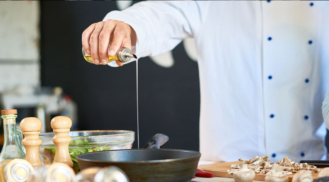 Nutritionists Explain Health Benefits of Cooking With Olive Oil