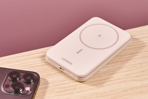 Ugreen 5000mAh Magnetic Wireless Power Bank review: slim, moderately priced – but not all that sturdy