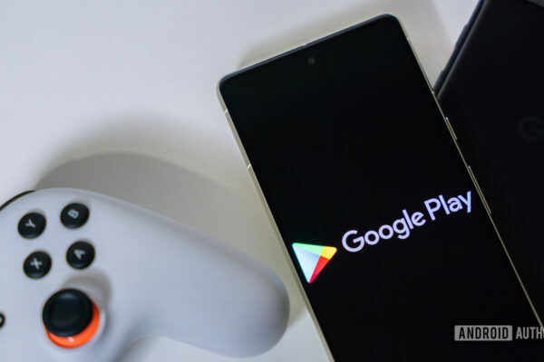 Google Play Store logo on smartphone stock photo (5)