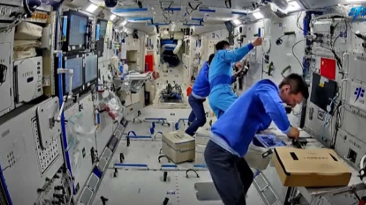 China launches 3 astronauts to Tiangong space station on Shenzhou 19 mission