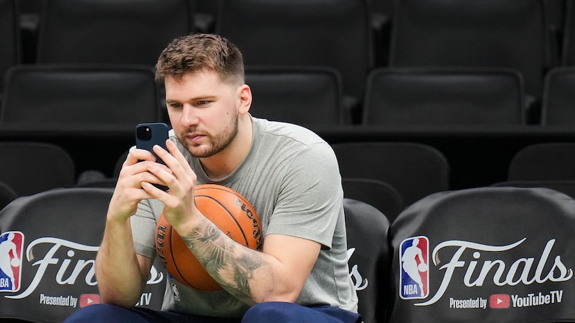 Mavericks react to NBA memo about prohibiting cell phones use during halftime