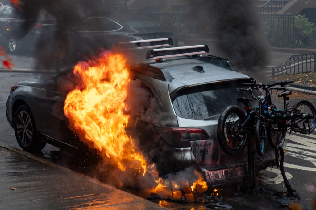 Fire in Brooklyn manhole consumes Subaru SUV, spreads to nearby apartment building