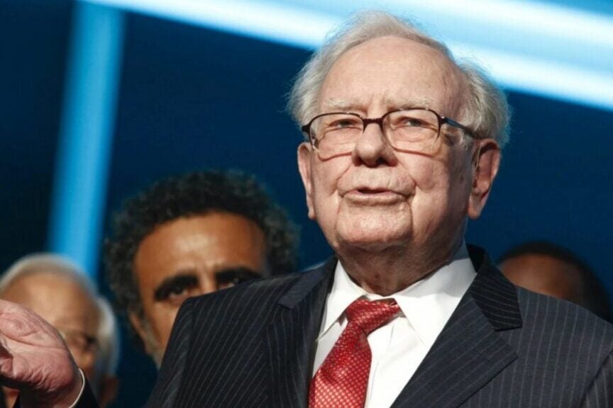 As MSTR's Michael Saylor Says Warren Buffett Is 'Destroying' Berkshire Capital, Analyst Suggests 'Overpriced…Hot Stock Market' Could Be The Reason Oracle Of Omaha Is Sitting On $325B Cash - MicroStrategy (NASDAQ:MSTR)