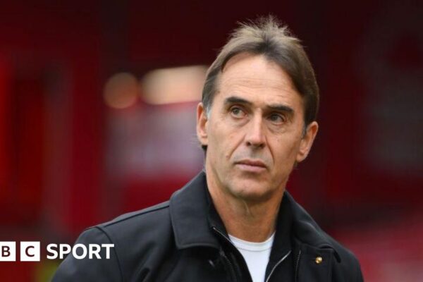 Chris Sutton says Julen Lopetegui’s West Ham United are lacking identity Julen Lopetegui looks on