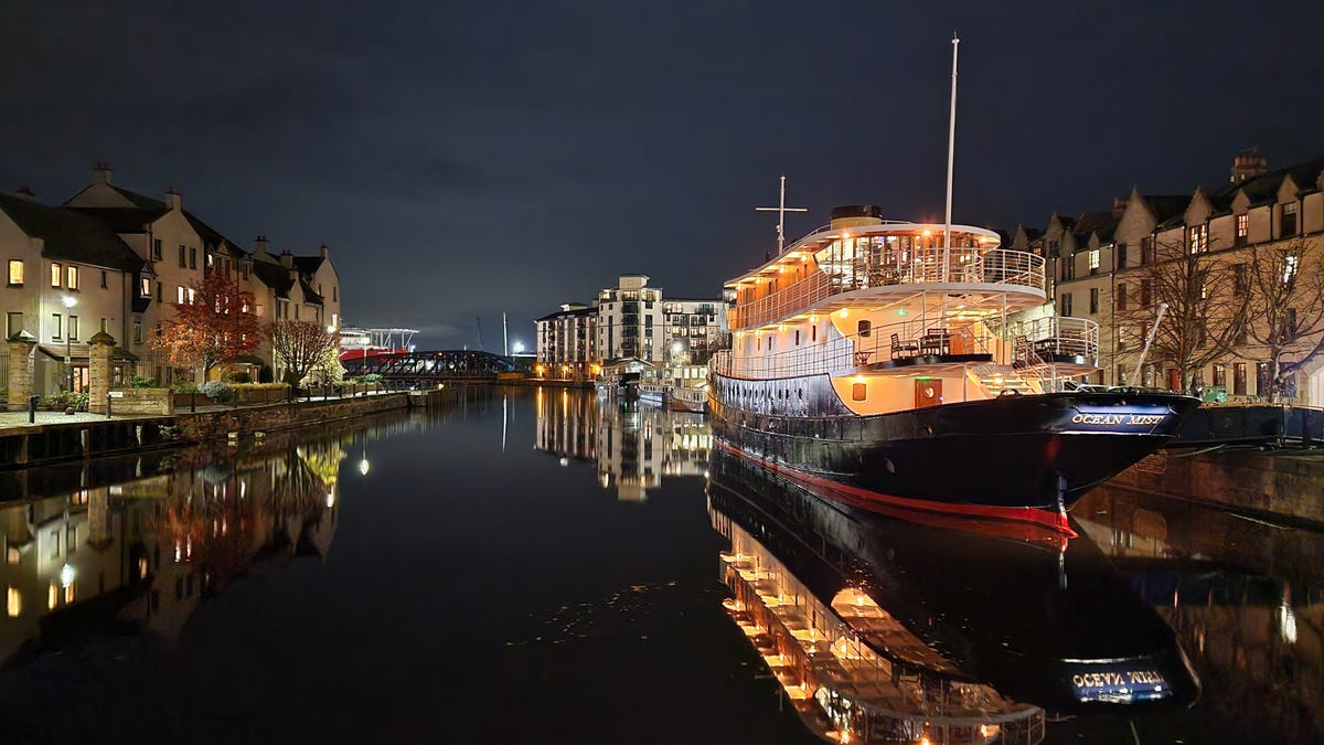 Take Your Best Night-Mode Photos on Your Phone With These Pro Tips