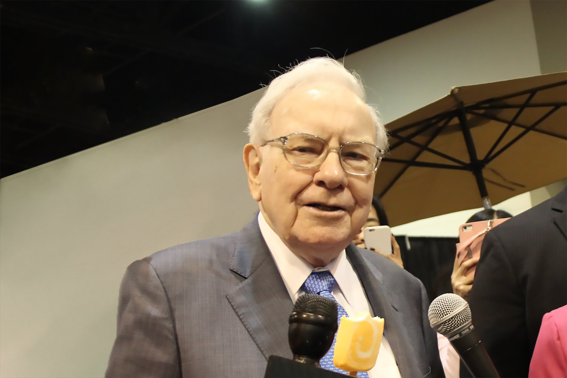 Warren Buffett Owns 6 High-Yield Dividend Stocks. Here's the Best of the Bunch.