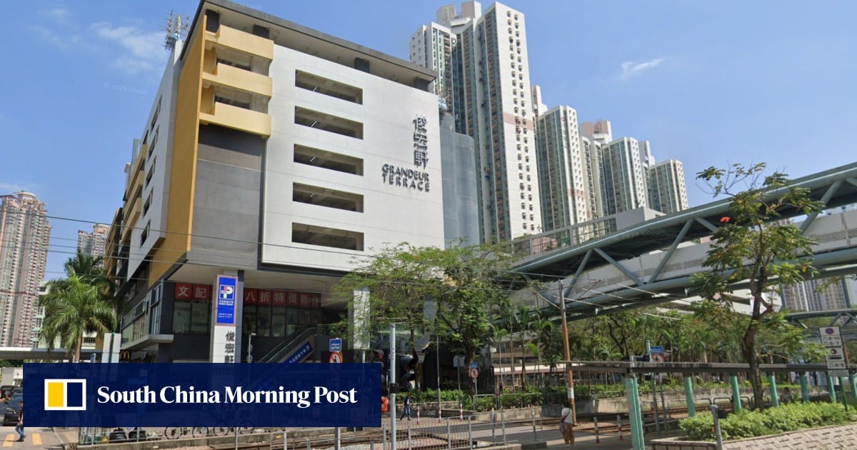 Hong Kong police arrest man for allegedly pouring unknown liquids on 5 teen girls