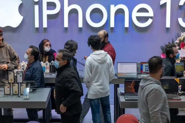 Why has lifting ban on iPhone shaken Iran's mobile market?