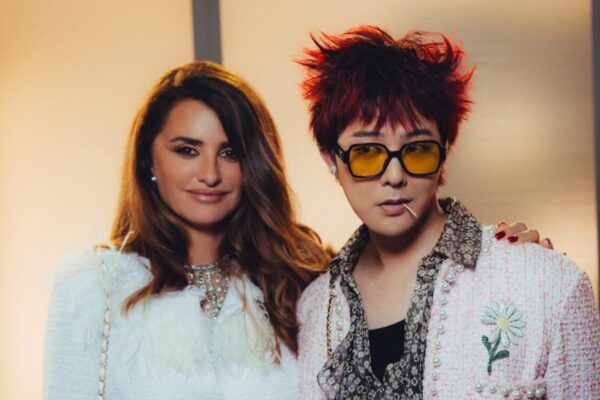 Penélope Cruz and G Dragon at Chanel's cruise 2025 replica show in Hong Kong.