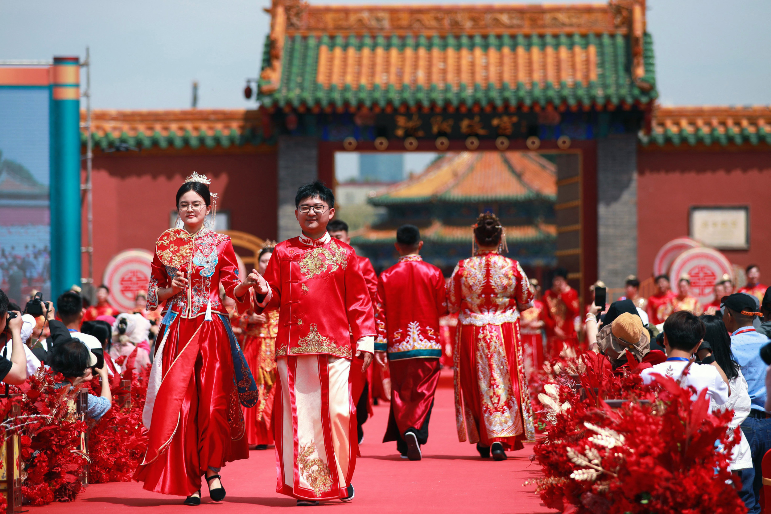 Chinese Couples Attend Mass Wedding