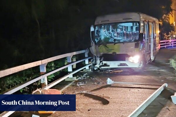 3 injured when Hong Kong shuttle bus slams into lamp post near Redhill Peninsula