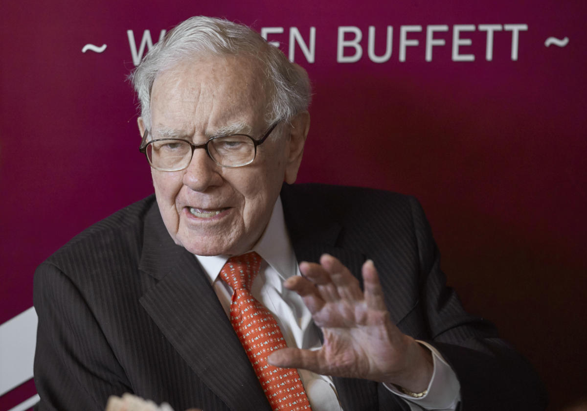 Warren Buffett is sitting on over $325 billion cash as Berkshire Hathaway keeps selling Apple stock