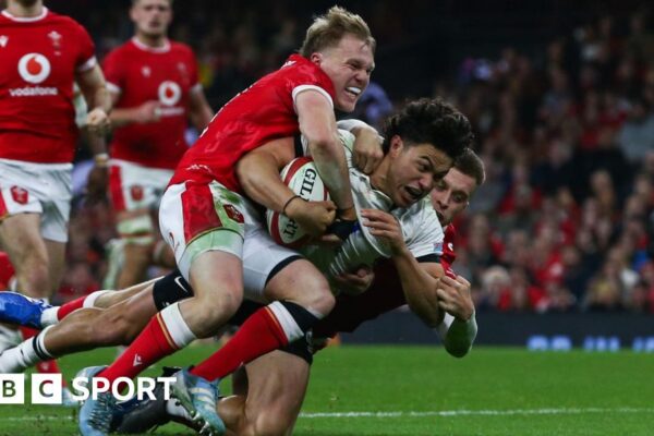 Caleb Muntz scores try for Fiji