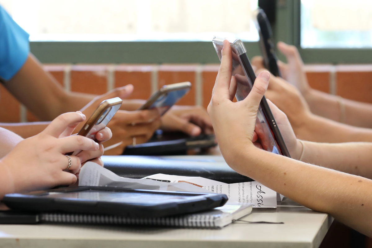 Valencian schools ban phones and boost learning « Euro Weekly News