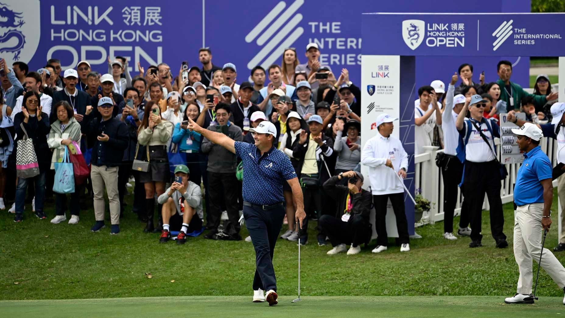 After ‘worst warmup,’ Patrick Reed ties record. But does it count?