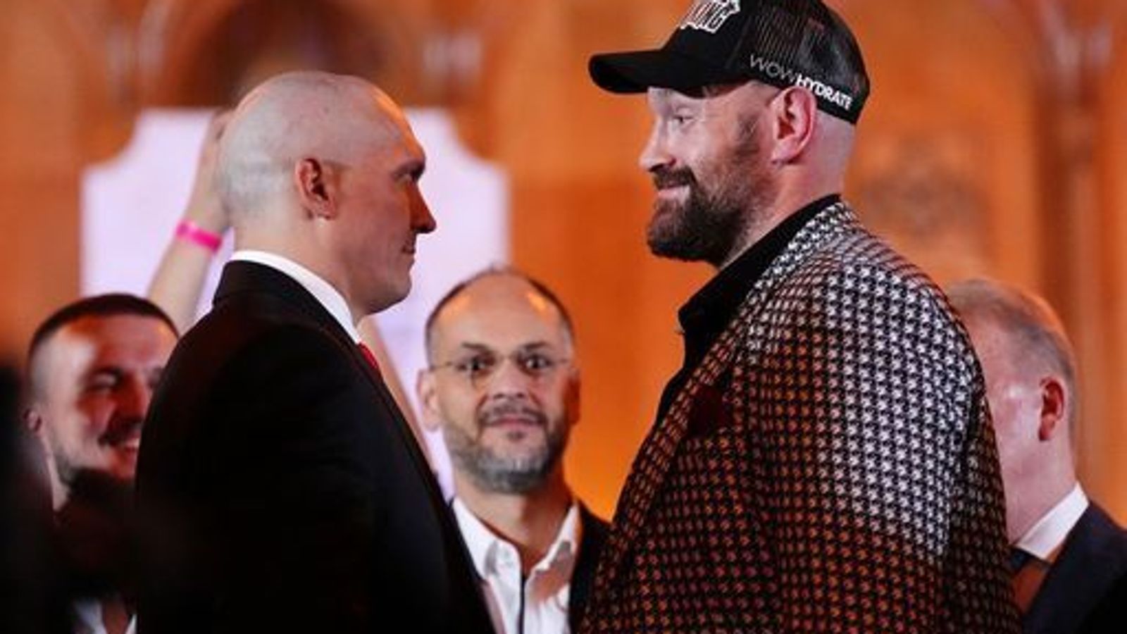 Oleksandr Usyk knows Tyson Fury's weakness - and that's the 'problem', says former world champion Johnny Nelson | Boxing News