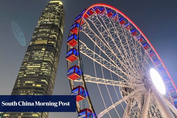 Nearly 200 people were trapped when the Ferris wheel stopped. Photo: Nora Tam