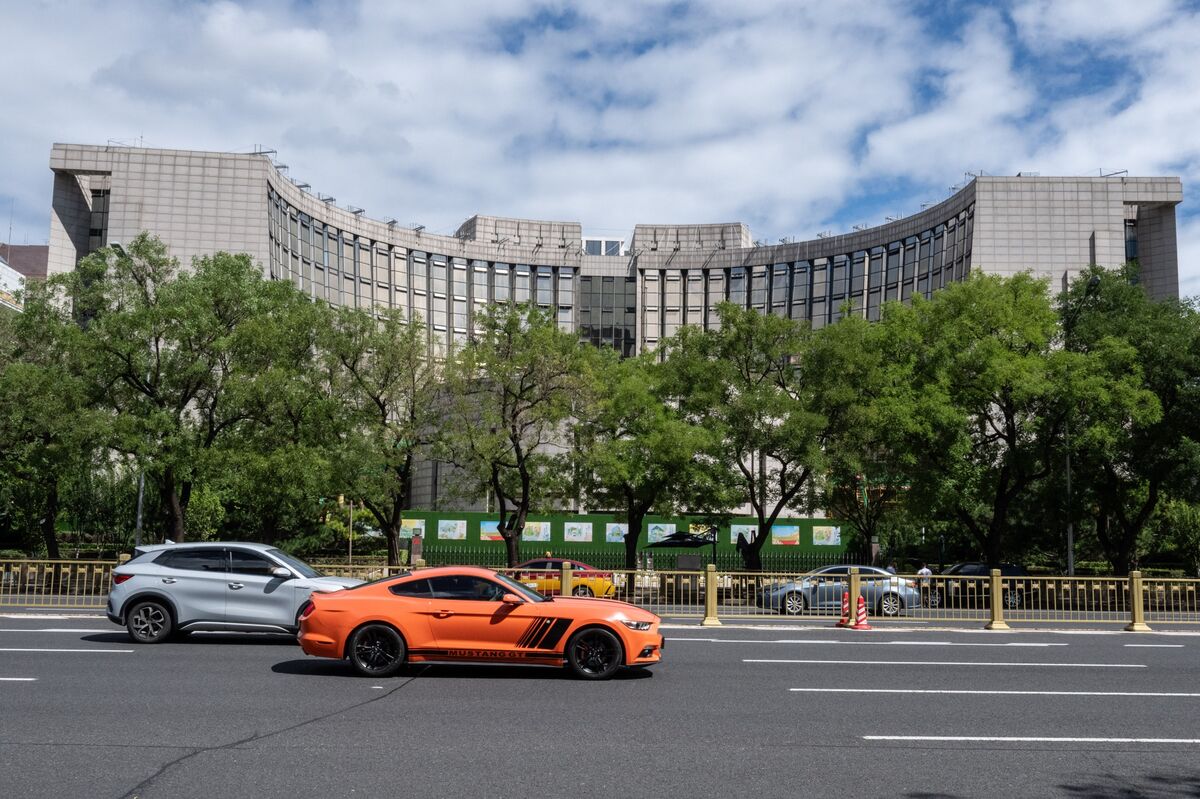 China’s Yield Discount to Treasuries Reaches Widest Since 2002