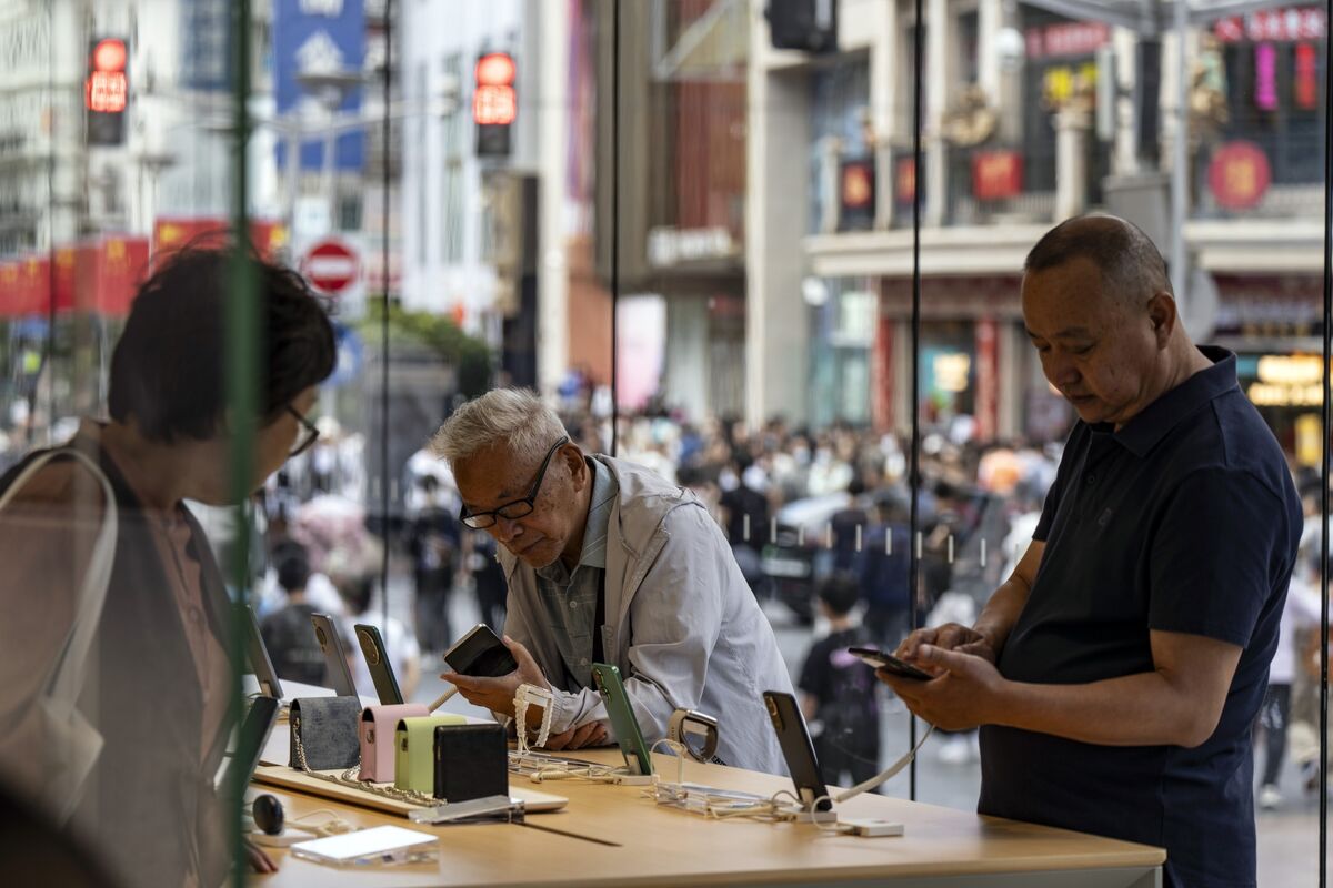 China Will Keep Trying to Spur Consumption Without Big Stimulus