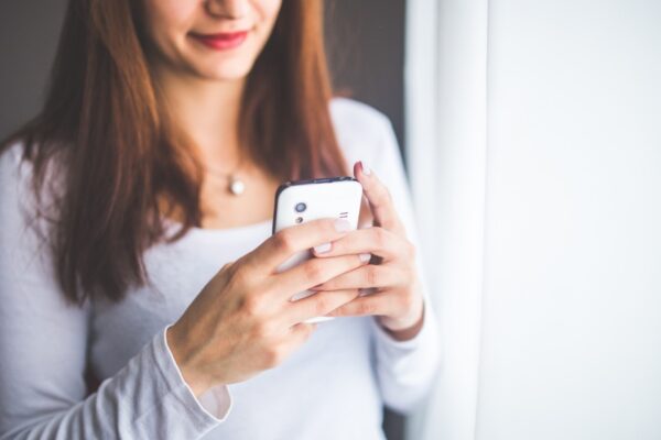 Chinese woman wins ₹1.16 lakh for staying without phone for 8 hours Chinese woman wins ₹1.16 lakh for staying without phone for 8 hours