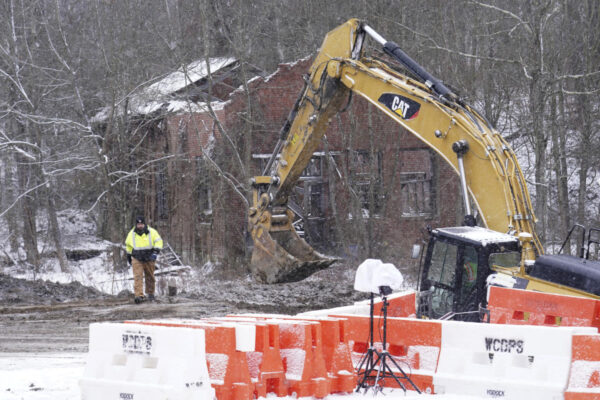 Crews recover the body of a woman from a Pennsylvania sinkhole after a 4-day search Download app from appStore